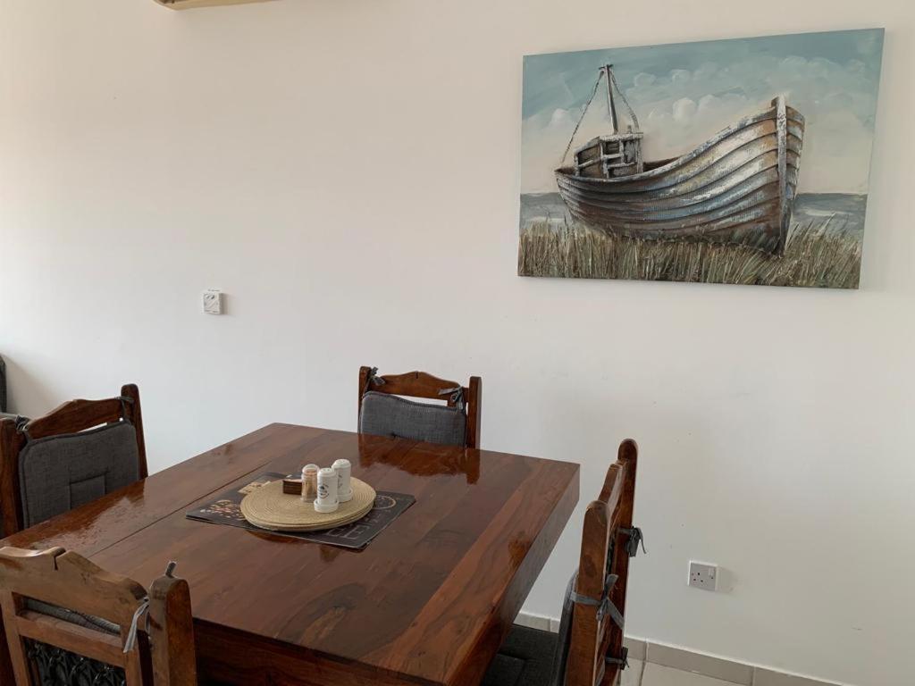 Comfortable 2 Bedroom Apartment In Popular Limnaria Gardens Paphos Exterior photo