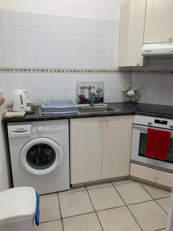 Comfortable 2 Bedroom Apartment In Popular Limnaria Gardens Paphos Exterior photo