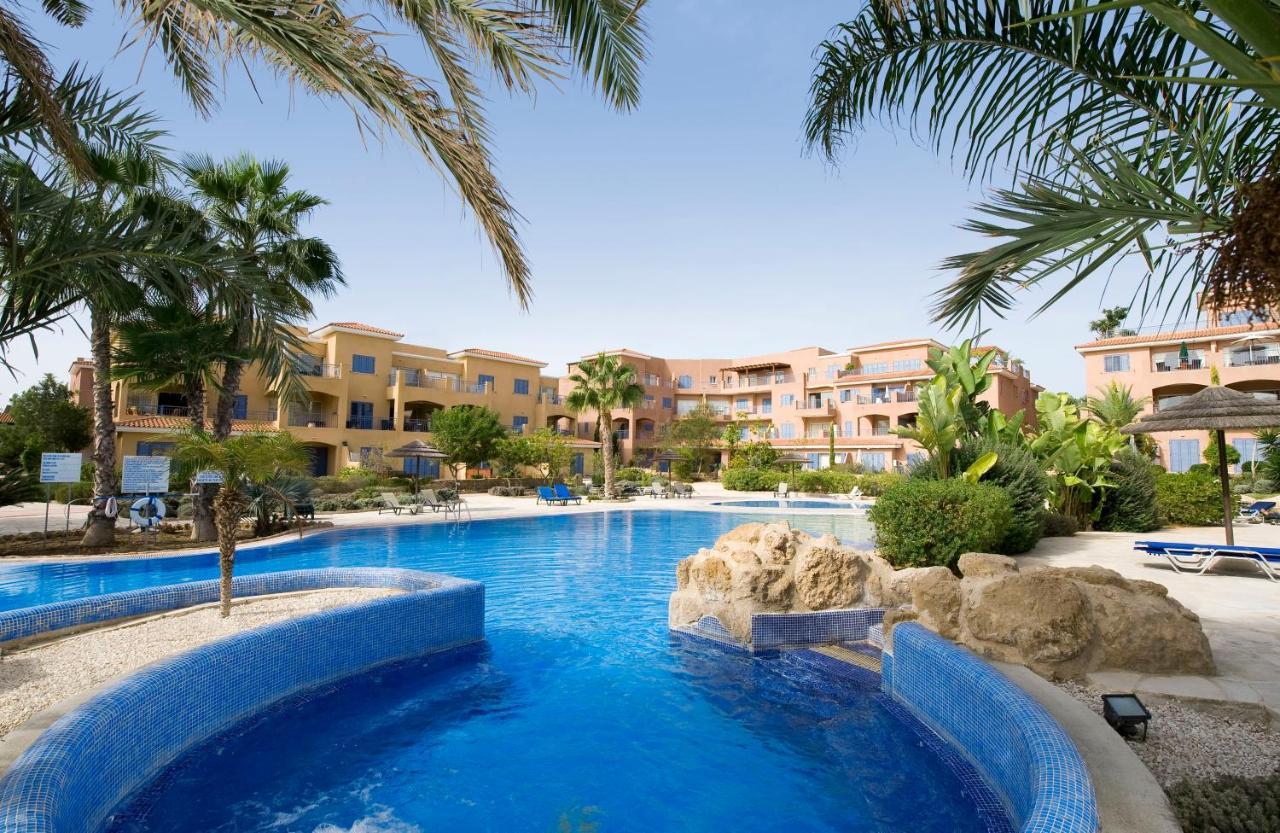 Comfortable 2 Bedroom Apartment In Popular Limnaria Gardens Paphos Exterior photo