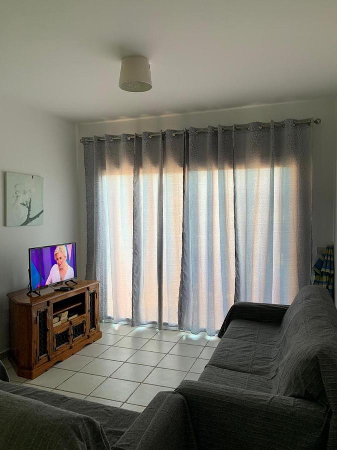 Comfortable 2 Bedroom Apartment In Popular Limnaria Gardens Paphos Exterior photo